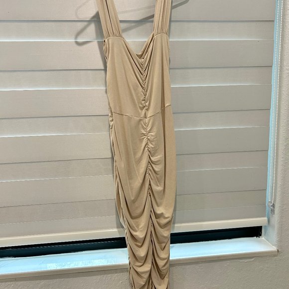 NWOT ASOS DESIGN - Sweetheart Neckline Ruched Midi Body-Conscious Dress - Picture 3 of 4